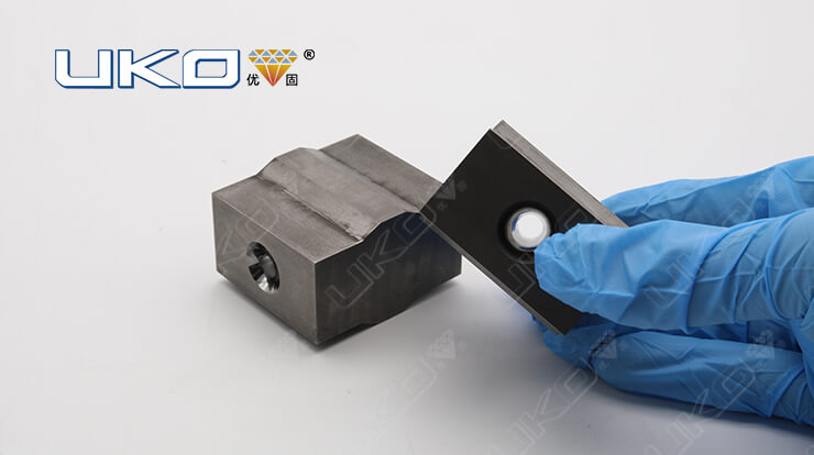 Wire-guide-straightening-die